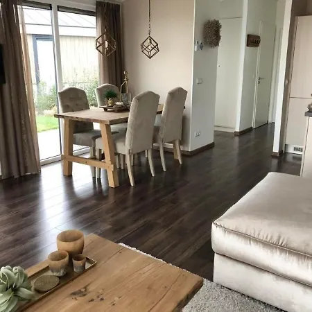 Charmantes Ferienhaus In Mit Eigener Terrasse بيت للعطل